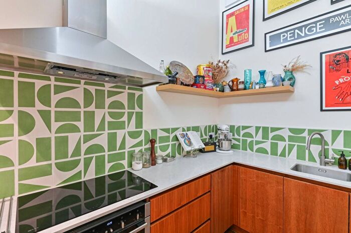 2 Bedroom Flat For Sale In Anerley Hill, Crystal Palace, London, SE19