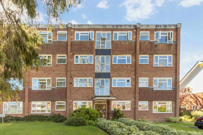 2 Bedroom Flat To Rent In Woodville Gardens, Surbiton, KT6