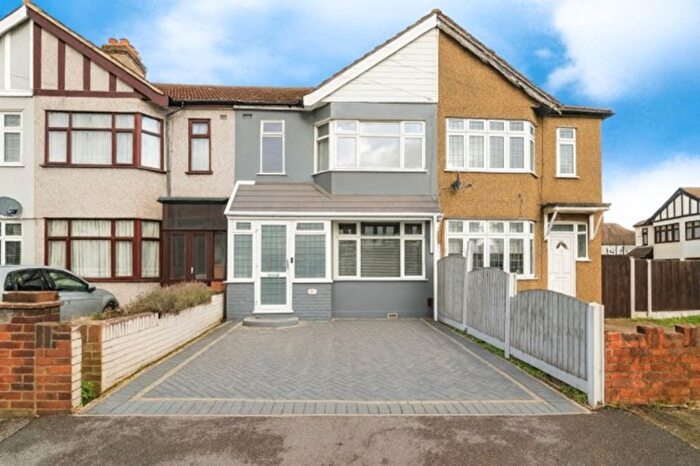 3 Bedroom Terraced House For Sale In Cherry Tree Close, Rainham, RM13