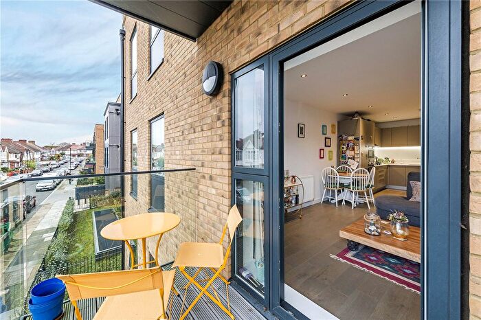 1 Bedroom Flat To Rent In Blairderry Road, London, SW2