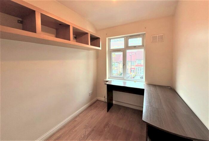 4 Bedroom Terraced House To Rent In Rosehill Gardens, Greenford, UB6