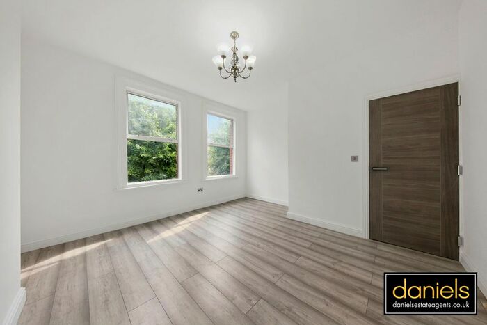 2 Bedroom Flat To Rent In Connaught Road, Harlesden, London, NW10