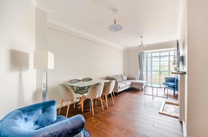 3 Bedroom Apartment To Rent In Gloucester Place, Marylebone, London, NW1