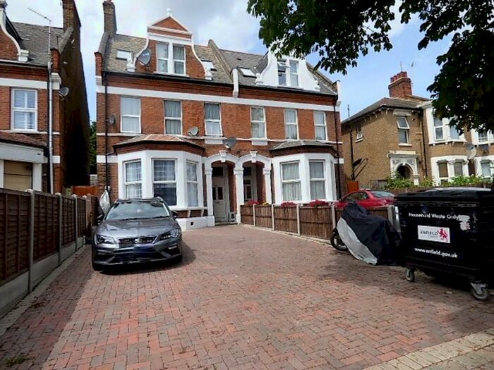 Studio To Rent In Green Lanes, Palmers Green, N13