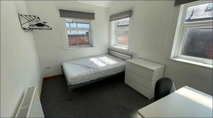 3 Bedroom Semi-Detached House To Rent In Thorpe Street, Leicester, LE3