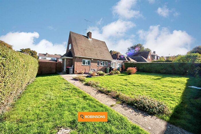 4 Bedroom Detached House For Sale In Lockhart Close, Dunstable, LU6