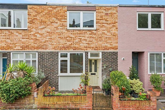 2 Bedroom Terraced House To Rent In Rushleigh, Balham, SW12