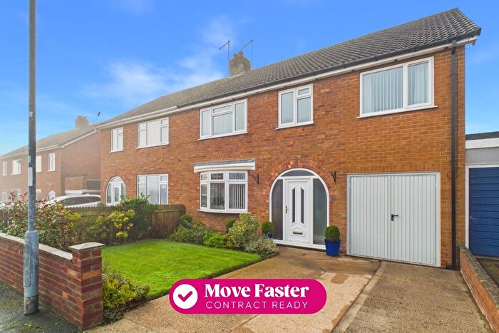 4 Bedroom Semi-Detached House For Sale In The Mount, Driffield, YO25