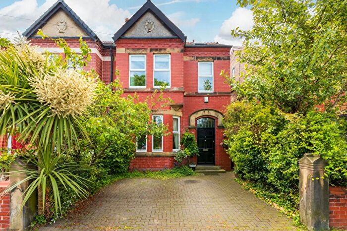 4 Bedroom Semi-Detached House For Sale In De Villiers Avenue, Crosby, L23