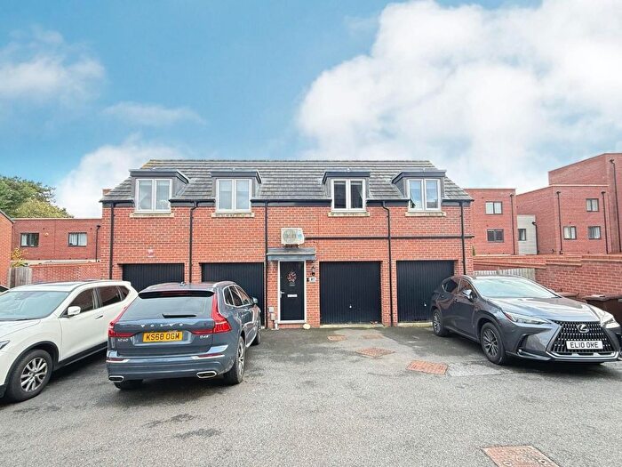 2 Bedroom Flat For Sale In Balmoral Close, Northampton, NN5