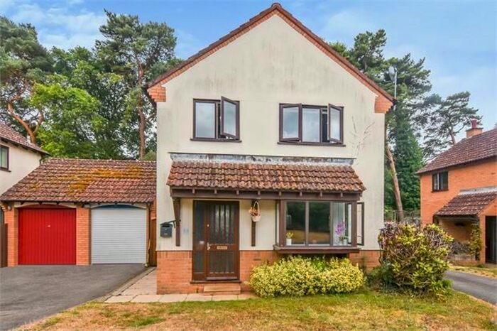3 Bedroom Detached House For Sale In Eagle Close, Sandygate, Kingsteignton, Devon., TQ12