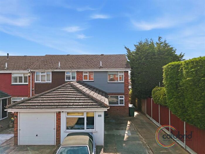 4 Bedroom End Of Terrace House For Sale In Milton Road, Corringham, SS17
