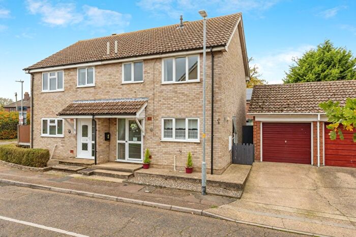 3 Bedroom Semi Detached House For Sale In Queens Court, Attleborough, Norfolk, NR17