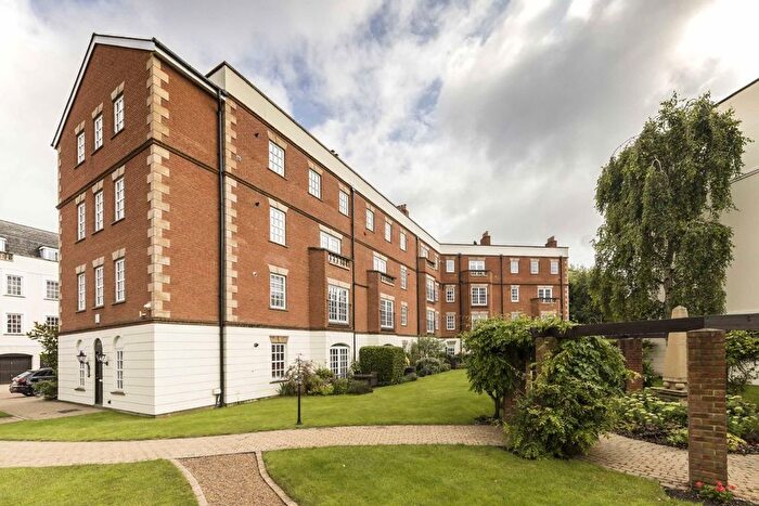 2 Bedroom Flat To Rent In Queens Reach, East Molesey, KT8