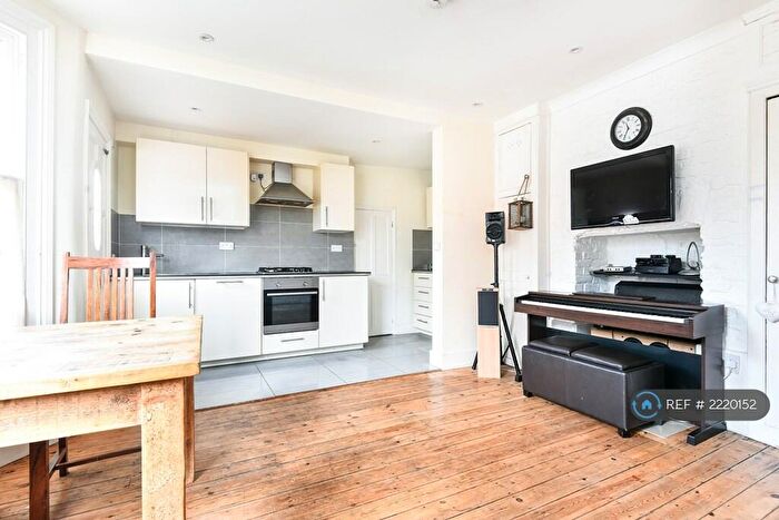 2 Bedroom Maisonette To Rent In Emmanuel Road, London, SW12
