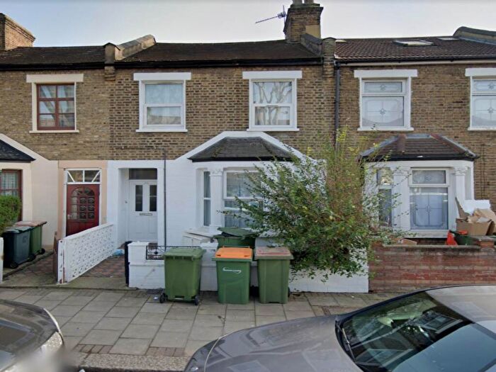 2 Bedroom Flat To Rent In St Dunstans Road, Forest Gate, London, E7