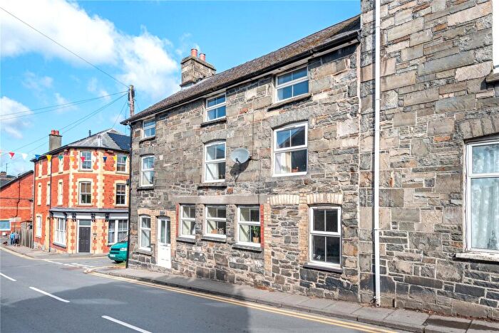 6 Bedroom End Of Terrace House For Sale In Bridge Street, Rhayader, Powys, LD6