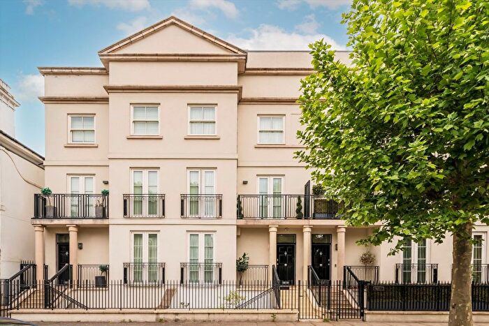 6 Bedroom Property To Rent In St. Peters Square, Hammersmith, W6