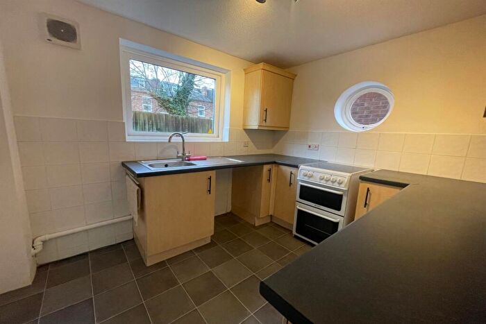 2 Bedroom Apartment To Rent In Tonnelier Road, Dunkirk, NG7