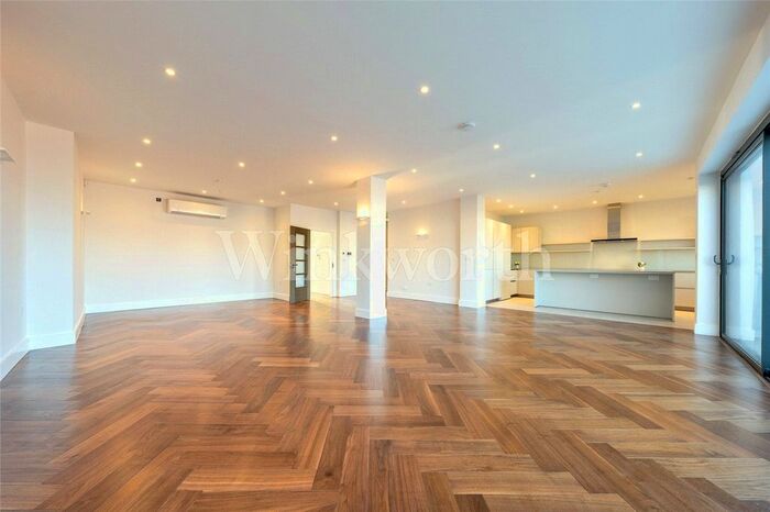 5 Bedroom Semi-Detached House To Rent In Gresham Gardens, London, NW11