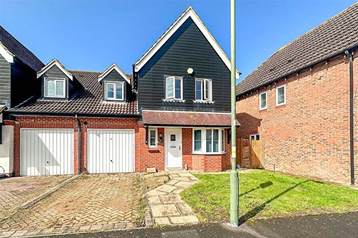 3 Bedroom Semi-detached House For Sale In The Darlingtons, Rustington, Littlehampton, West Sussex, BN16
