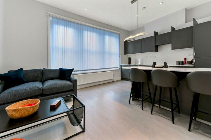 2 Bedroom Flat To Rent In Camberwell Road, London, SE5