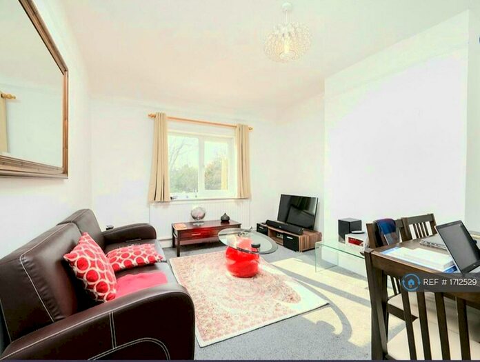 2 Bedroom Flat To Rent In Mill Way, London, NW7