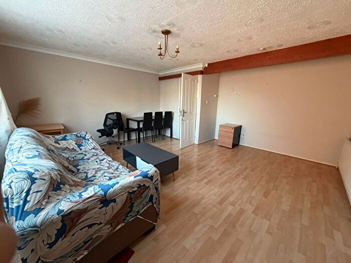 3 Bedroom Maisonette To Rent In Barnardo Drive, Ilford, IG6