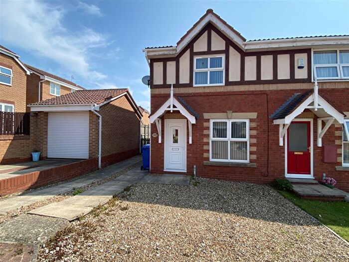 3 Bedroom Semi-detached House To Rent In Bed Semi-Detached House, Aysgarth Rise, Bridlington, YO16