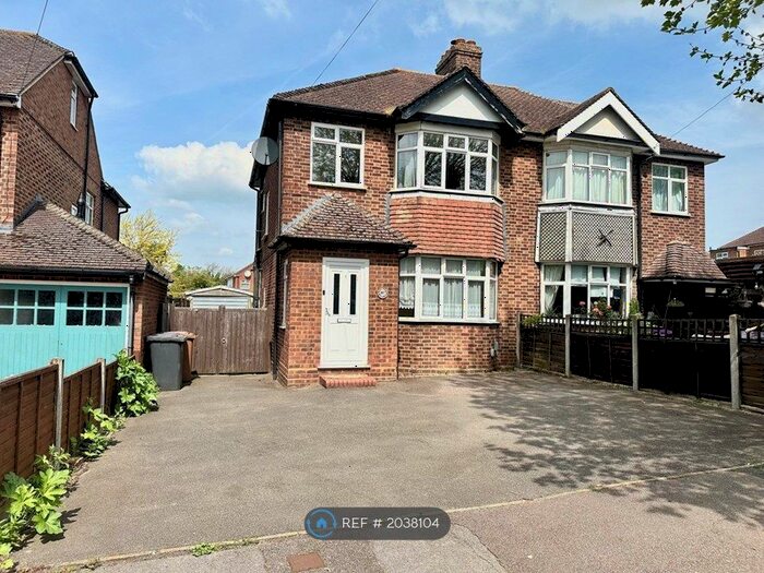3 Bedroom Semi-Detached House To Rent In Hampden Road, Hitchin, SG4