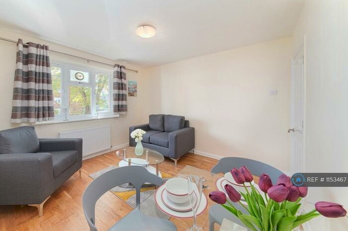 2 Bedroom Flat To Rent In Wilton Court, London, N10
