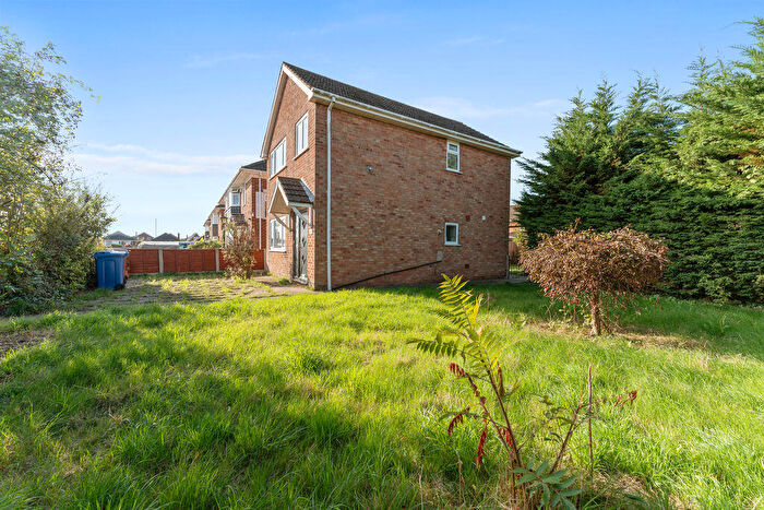 3 Bedroom Detached House For Sale In Windlesham Avenue, Scartho, DN33