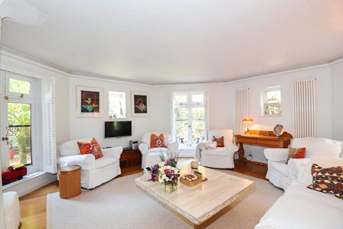 2 Bedroom Flat To Rent In Fitzjohns Avenue, Hampstead, London, NW3