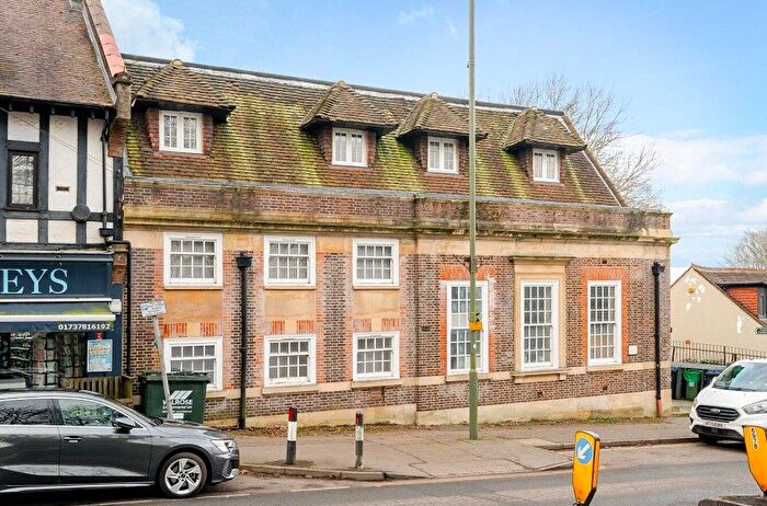 1 Bedroom Flat For Sale In Station Approach, Tadworth, Surrey., KT20