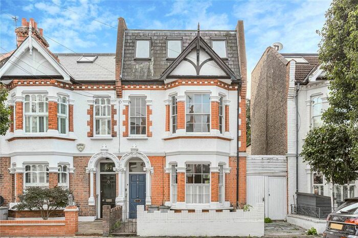 3 Bedroom Flat To Rent In Kenyon Street, Fulham, SW6