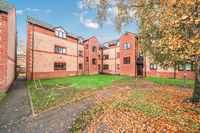 2 Bedroom Flat To Rent In Banbury, Oxfordshire, OX16
