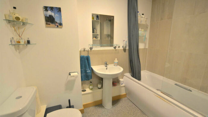 2 Bedroom Flat For Sale In Canon Court, Manor Road, Wallington, SM6