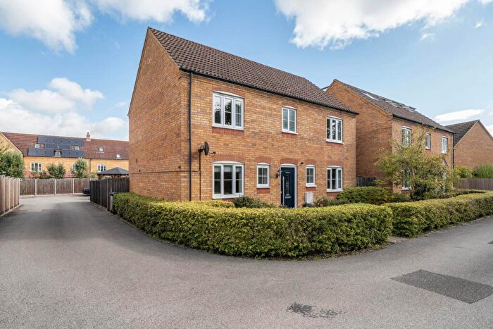 4 Bedroom Detached House For Sale In Gala Close, Bedford, MK41