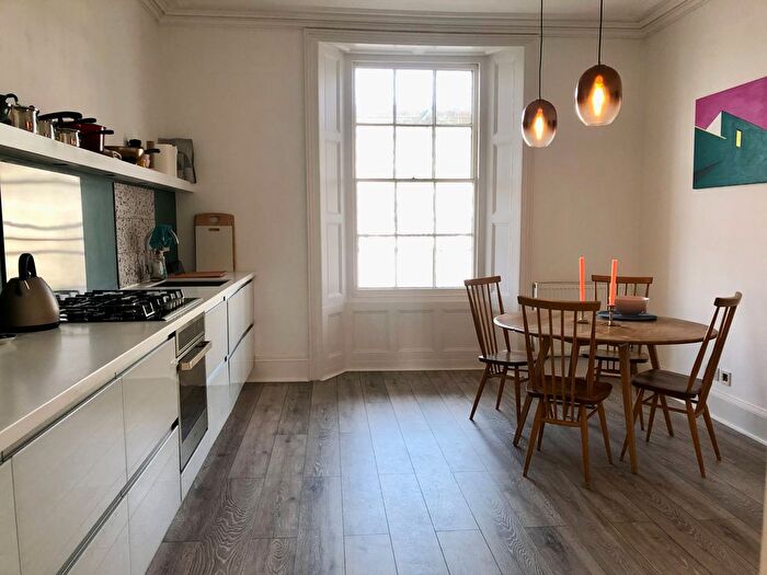 2 Bedroom Flat To Rent In Regents Park, Exeter, EX1