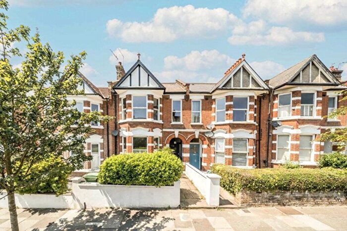 3 Bedroom Flat For Sale In Ridley Road, London, NW10