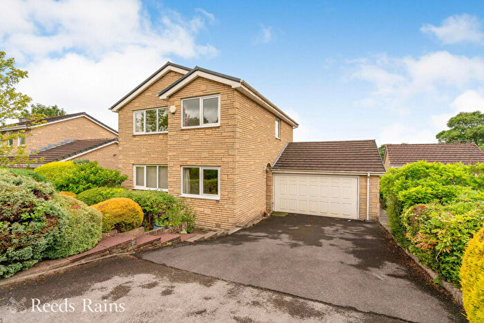 4 Bedroom Detached House For Sale In Dovedale Close, Burnley, Lancashire, BB10