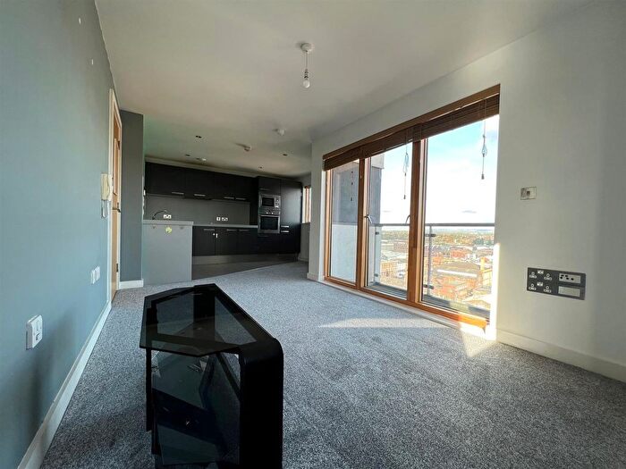 2 Bedroom Flat To Rent In Britton House, Lord Street, Green Quarter, M4