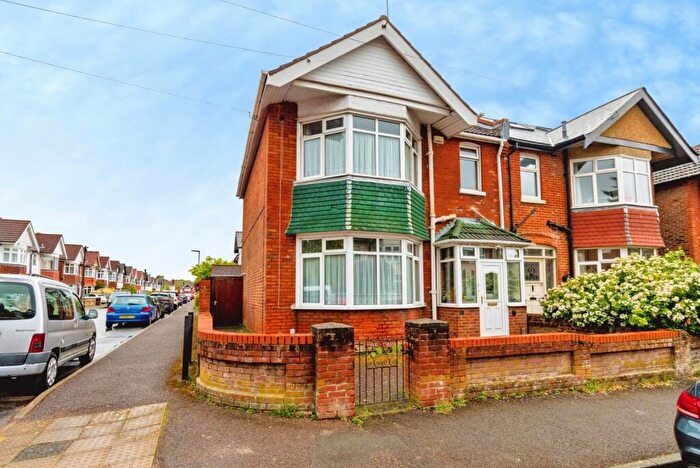 3 Bedroom Semi Detached House For Sale In Twyford Avenue, Upper Shirley, Southampton, Hampshire, SO15