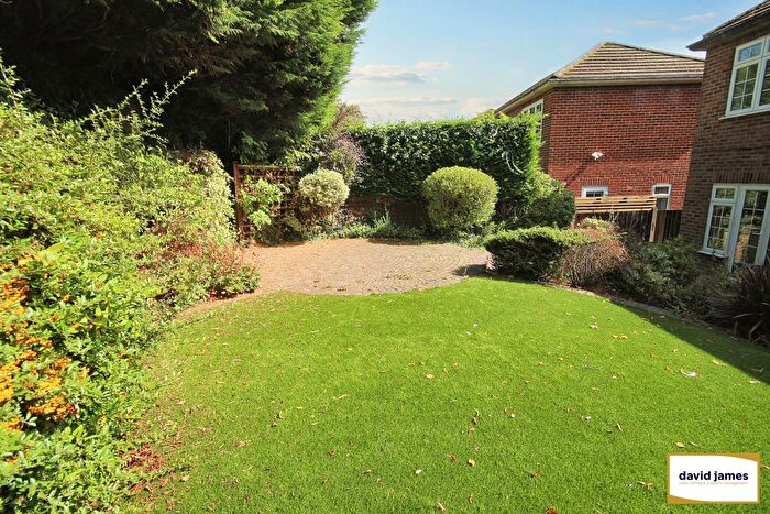 4 Bedroom Detached House For Sale In Tall Elms Close, Bromley, BR2