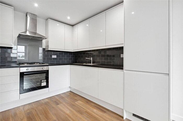 2 Bedroom Flat To Rent In Disraeli Road, Putney Hill, SW15