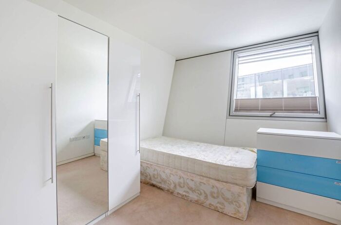 2 Bedroom Flat To Rent In Albion Riverside, Battersea, London, SW11