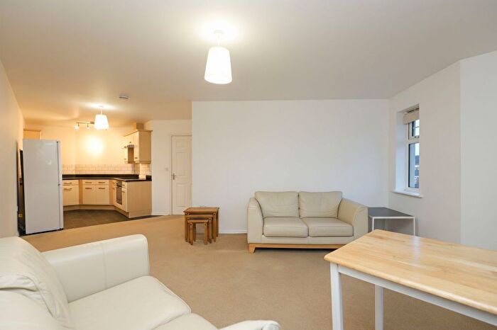 2 Bedroom Flat To Rent In Horse Chestnut Close, Chesterfield, S40