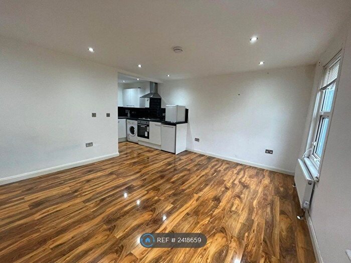 Studio To Rent In St. John's Hill, London, SW11