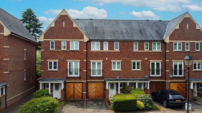 4 Bedroom Terraced House For Sale In Scholars Walk, Leicester, LE2