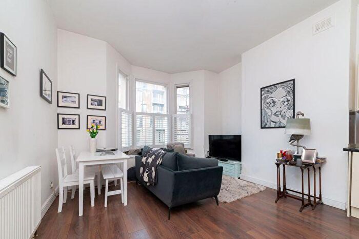 2 Bedroom Apartment To Rent In Kilburn Park Road, Maida Vale, NW6